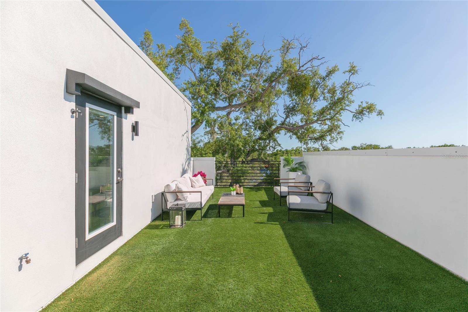 SHORE HOUSE TWNHMS UN 5 - Residential