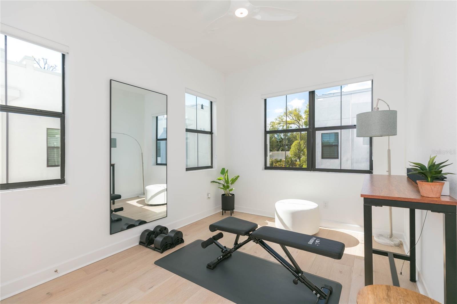 SHORE HOUSE TWNHMS UN 5 - Residential