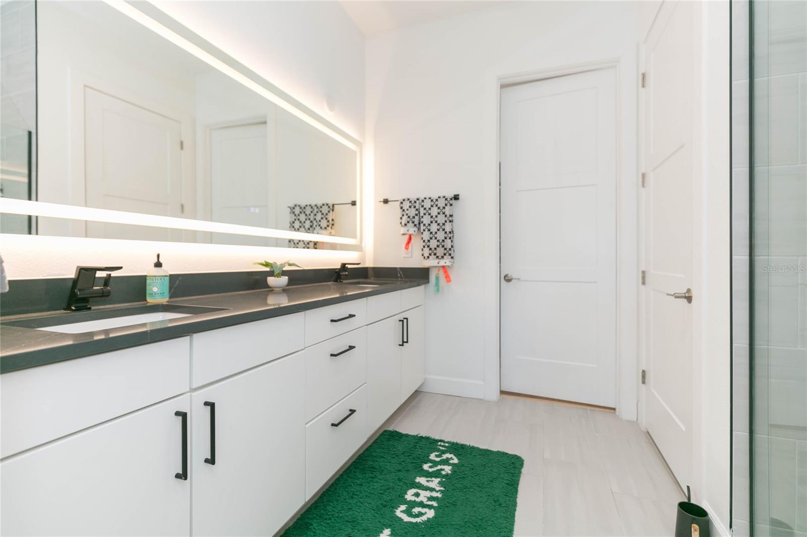 SHORE HOUSE TWNHMS UN 5 - Residential