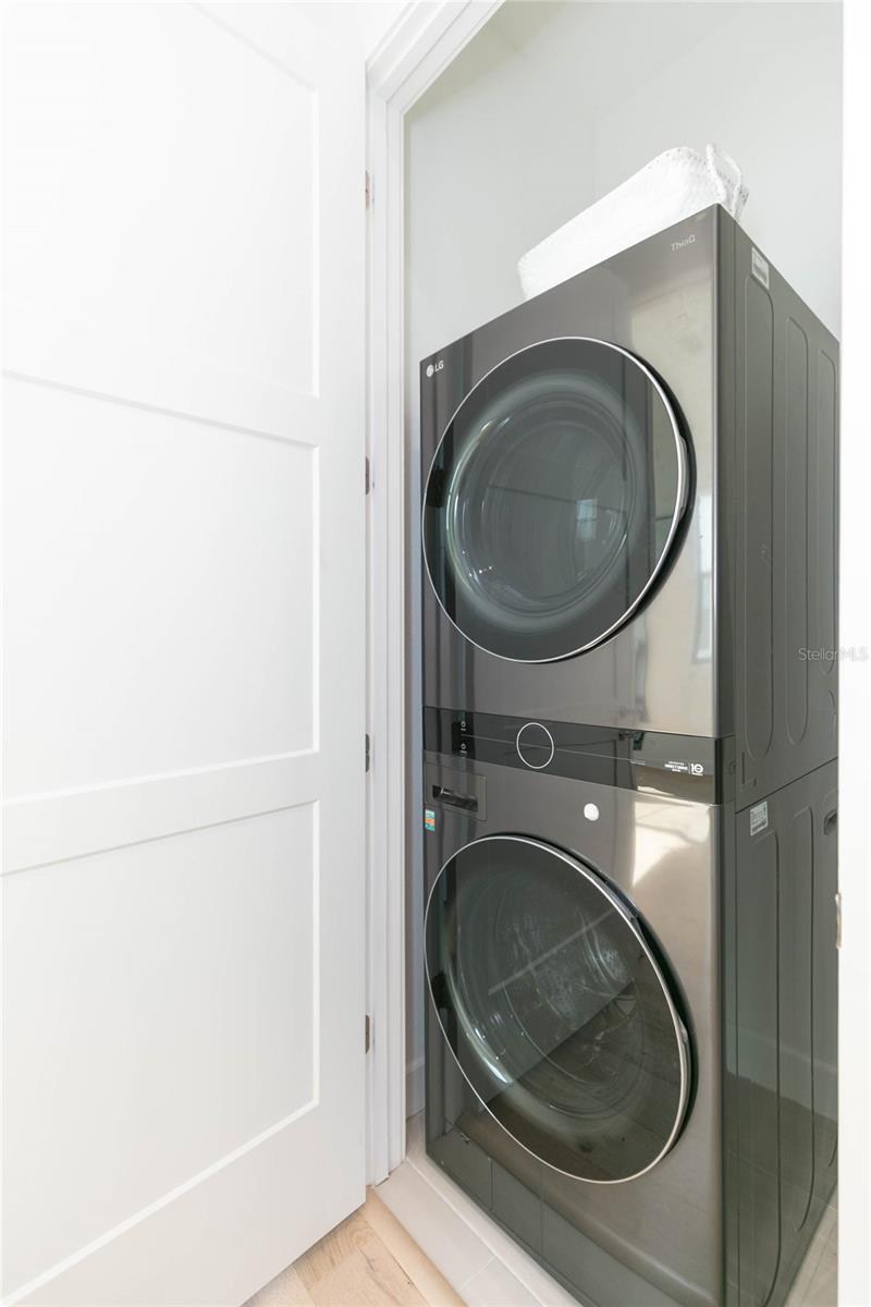 SHORE HOUSE TWNHMS UN 5 - Residential