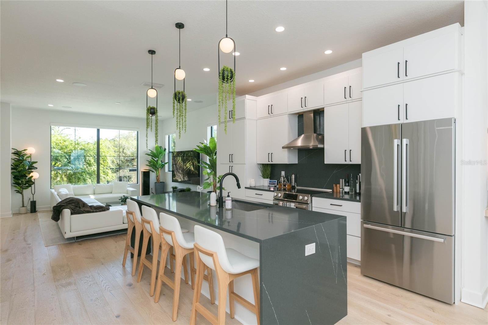 SHORE HOUSE TWNHMS UN 5 - Residential