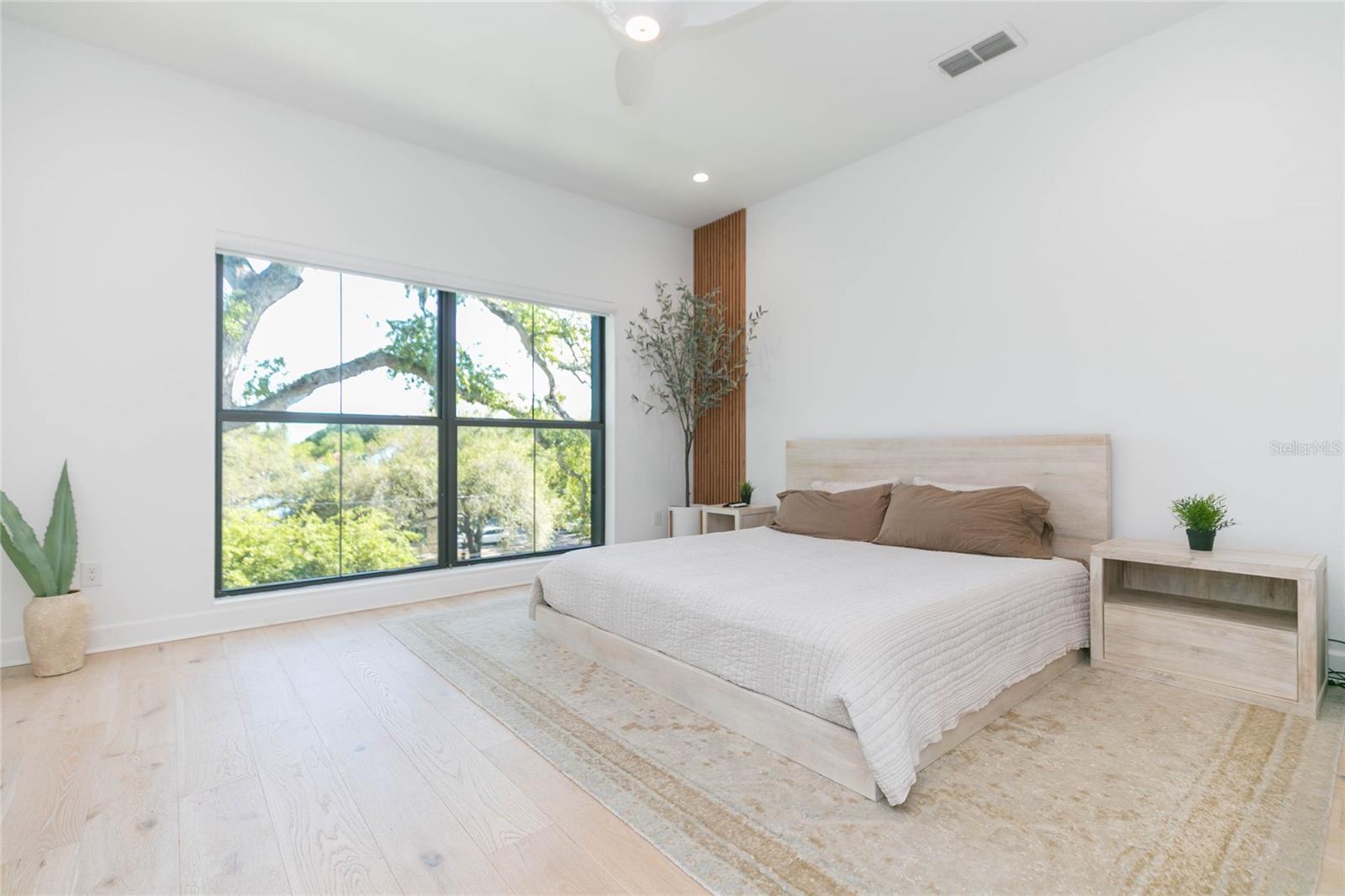 SHORE HOUSE TWNHMS UN 5 - Residential