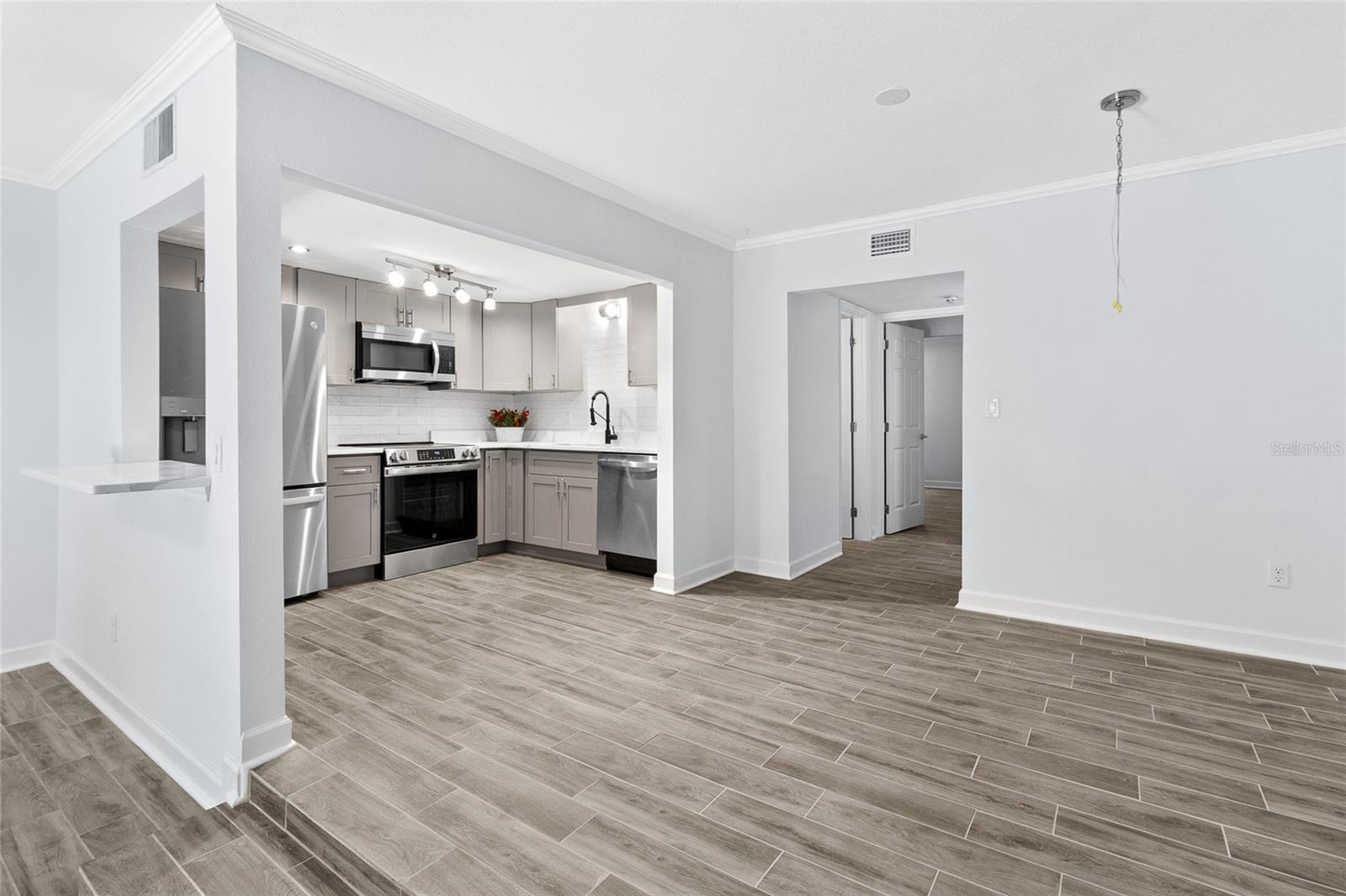 LA COSTA BRAVA CONDO 1 - Residential