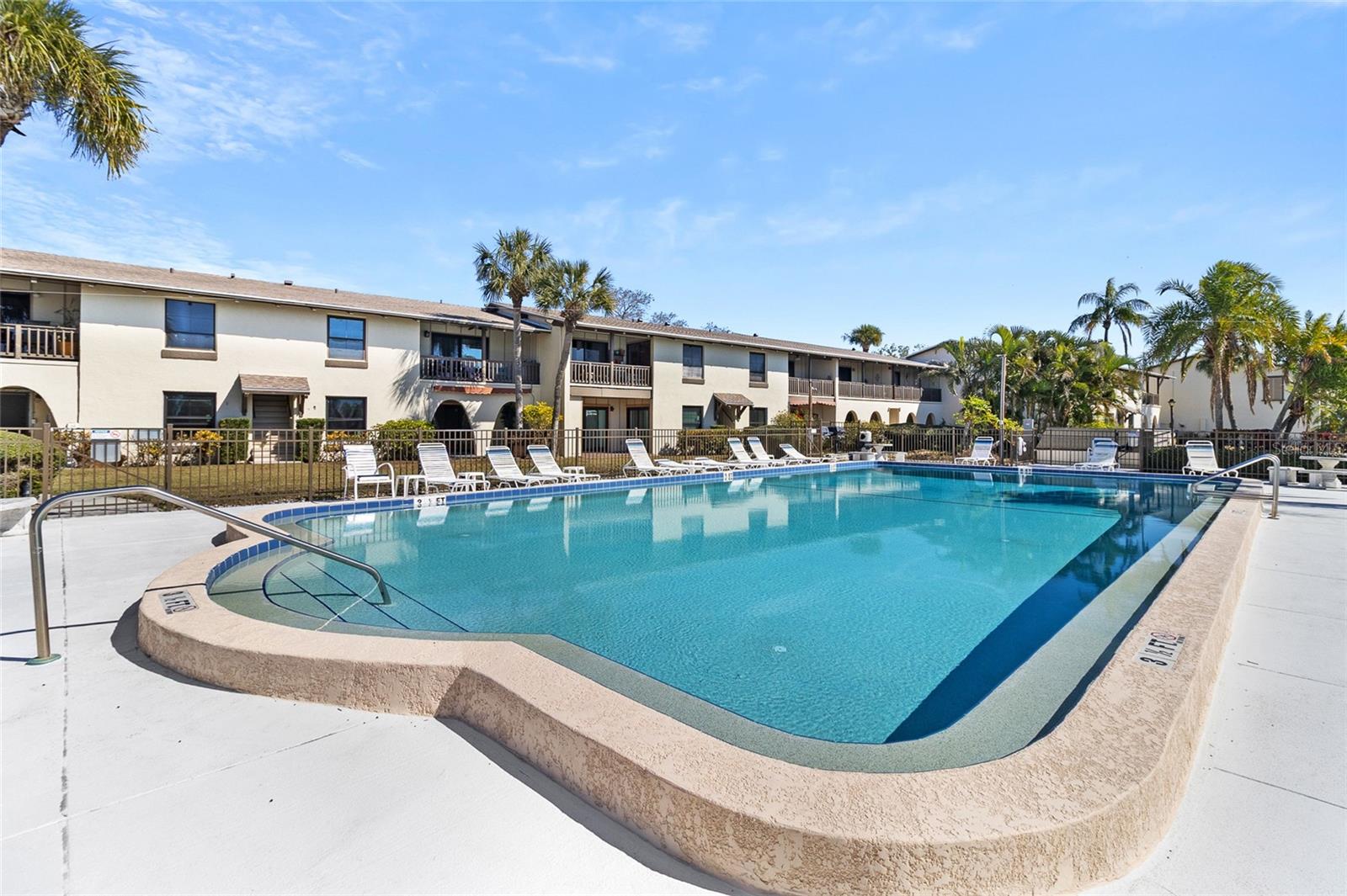 LA COSTA BRAVA CONDO 1 - Residential