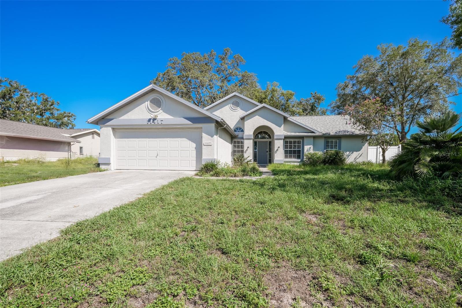 This charming 3/2/2 is ready for its new family! Conveniently located and situated in a non-HOA neighborhood, this home is a can't miss. Enter to the open living/dining room combo. Open floor plan with high cathedral ceilings. Kitchen has plenty of cabinets, ample counter space and eat in area overlooking the back yard! This layout also features a large family room next to kitchen offering plenty of additional room for entertaining or relaxing. Master features walk in closet and en suite with shower. Split plan with two nicely sized additional bedrooms. Garage has sliding screen doors along with screened in covered back porch with mostly fenced yard. Pet friendly and easy to tour!