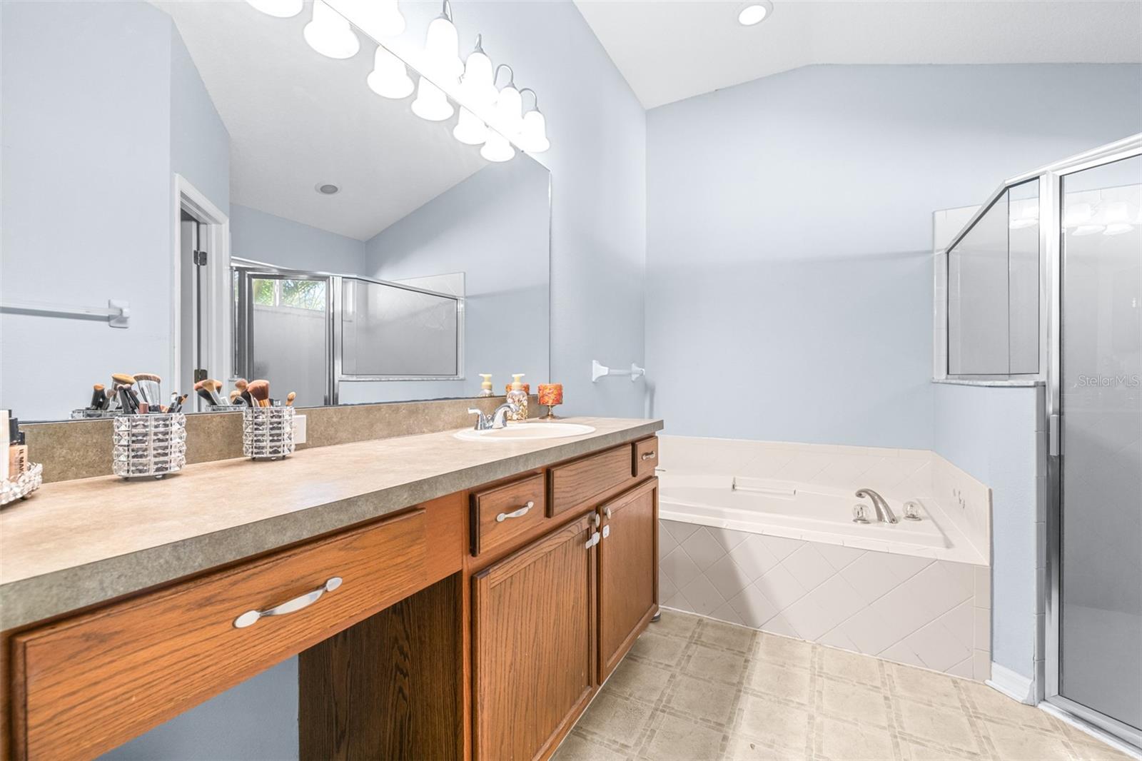 IVY LAKE ESTATE - Residential