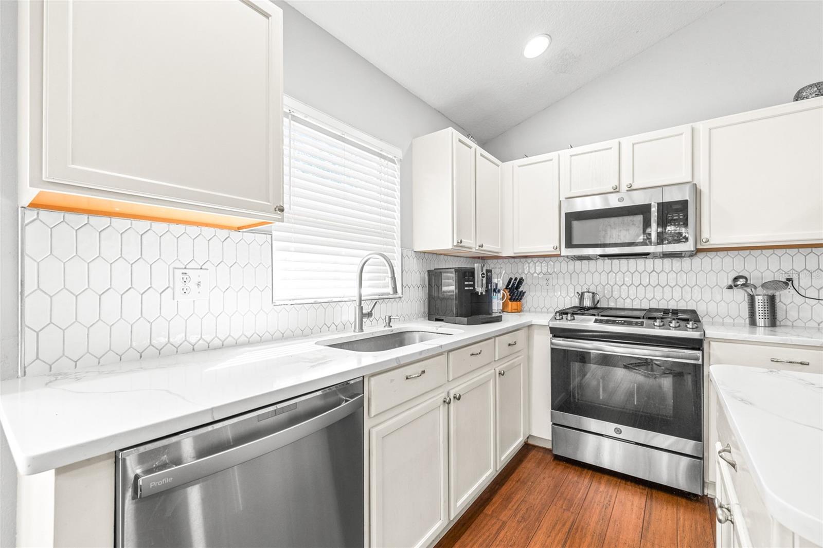 IVY LAKE ESTATE - Residential