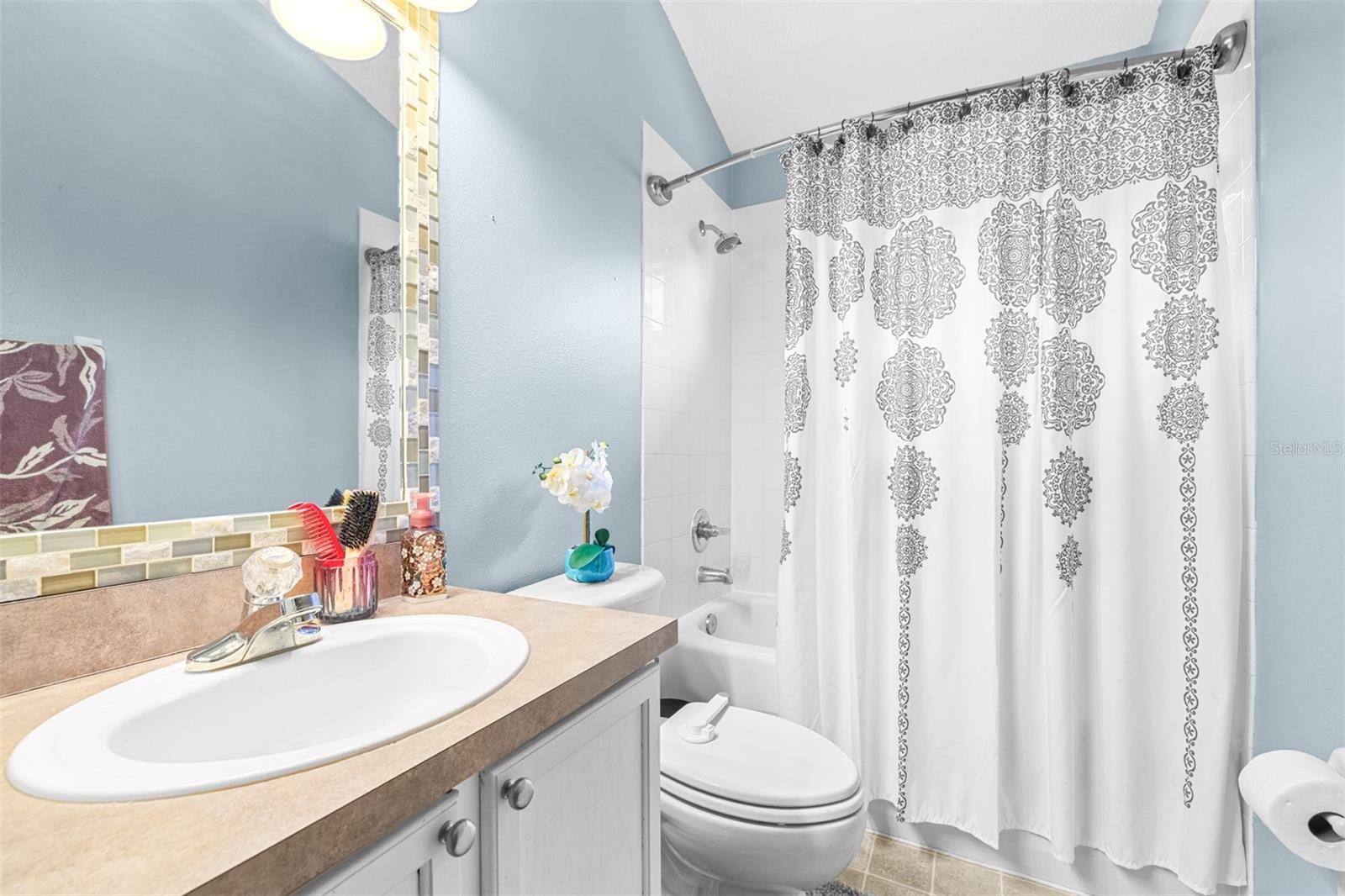 IVY LAKE ESTATE - Residential