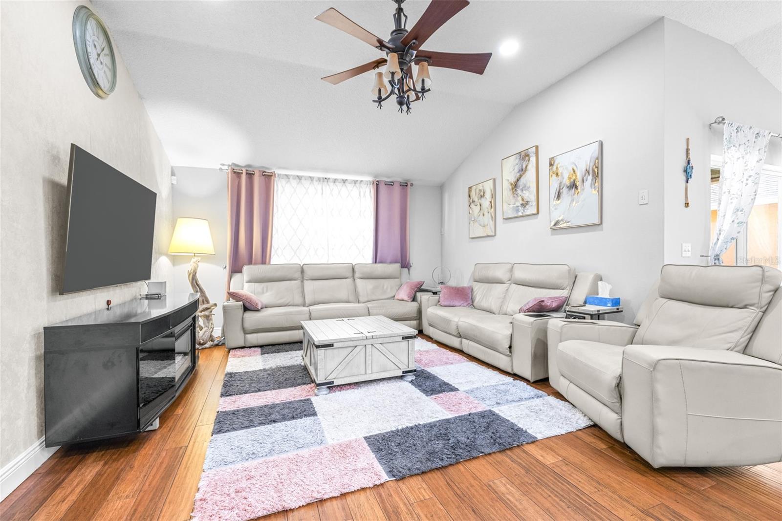 IVY LAKE ESTATE - Residential