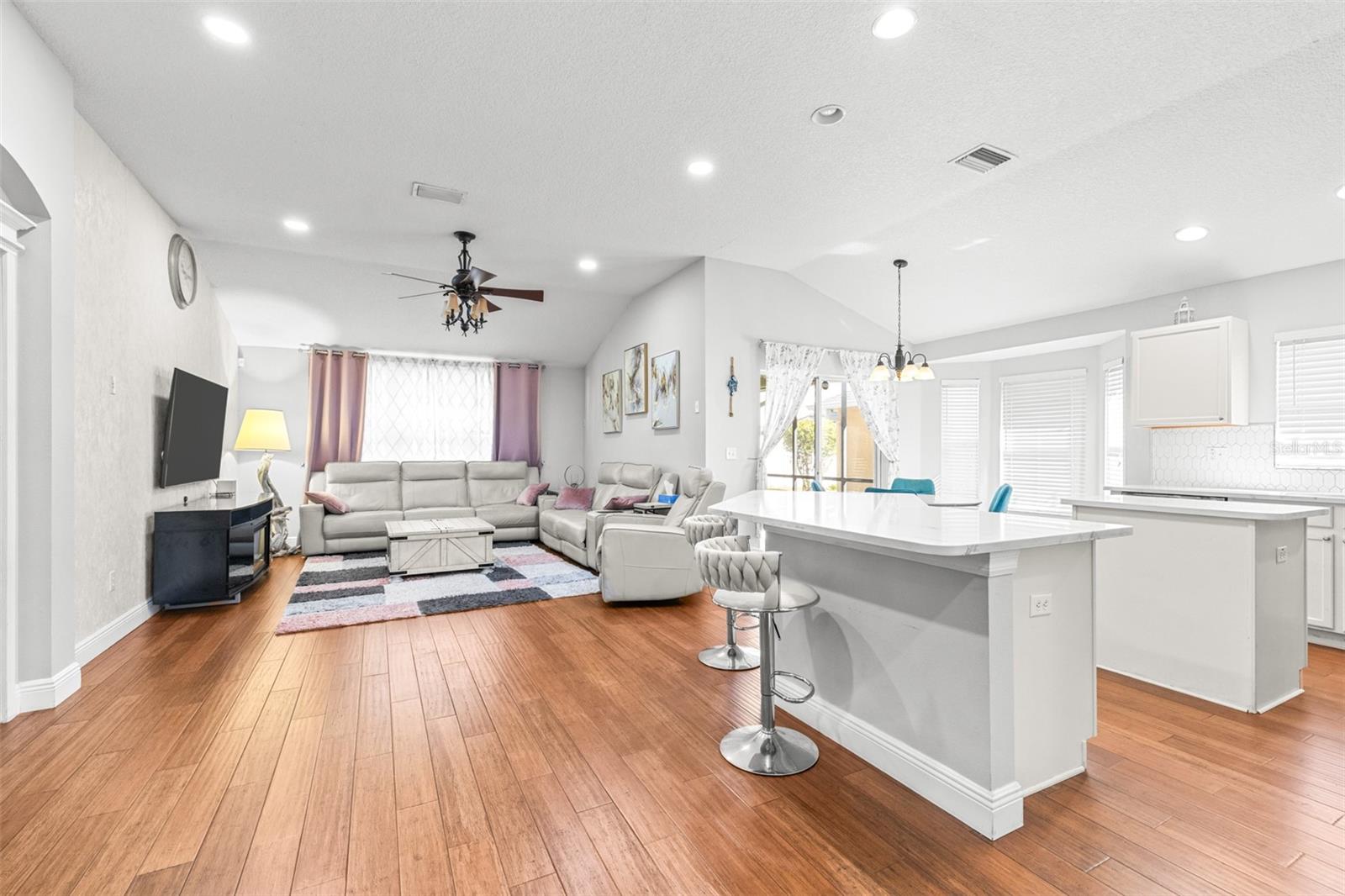 IVY LAKE ESTATE - Residential