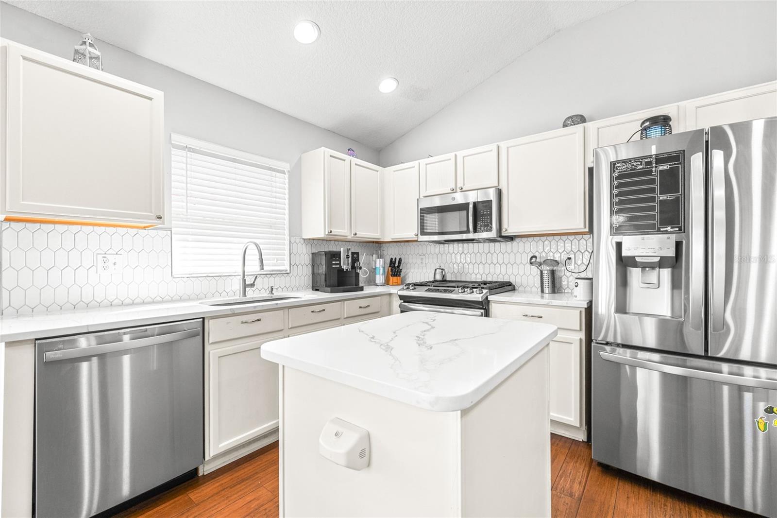 IVY LAKE ESTATE - Residential