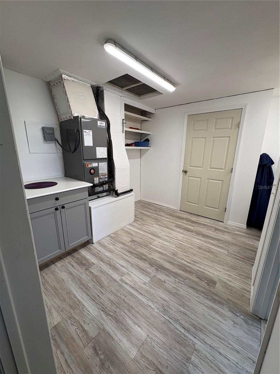 MEL O DE LANE - Residential Lease