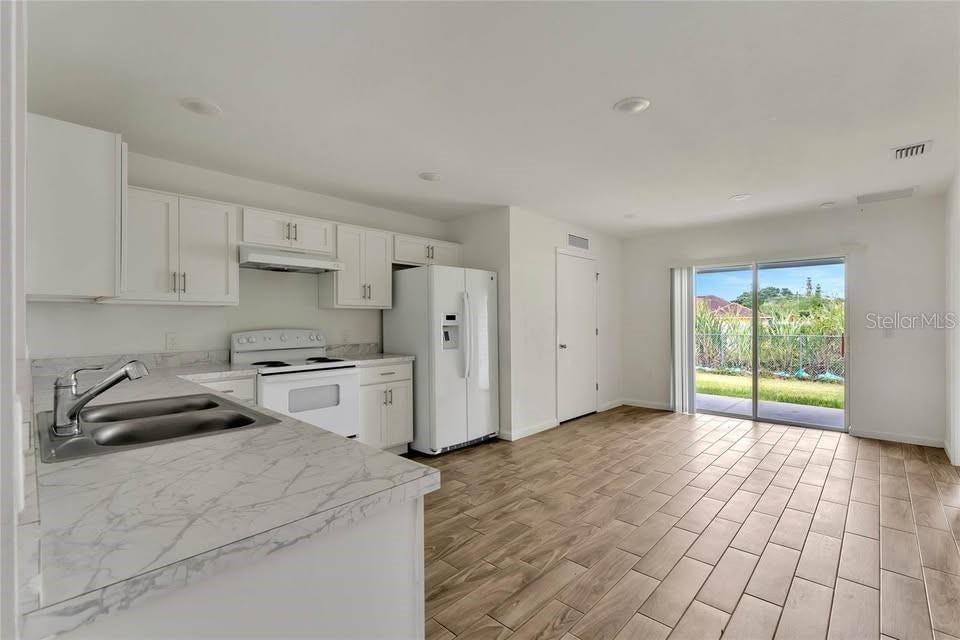 808 ABBEVILLE COURT A & B