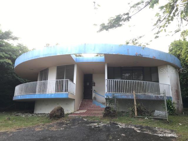GREAT UNIQUE 3 BEDROOMS AND TWO BATHROOMS PROPERTY, LOCATED IN BARRAZAS WARD, CAROLINA. GREAT LOT SIZE, LOCATED IN THE MOUNTAINS BETWEEN CAROLINA AND TRUJILLO ALTO. CASE #501-929894 / INSURED ESCROW (IE).