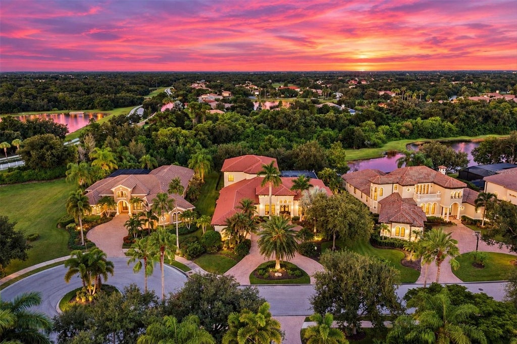 Photo of 6809 Belmont Court, Bradenton, FL 34202 (MLS # A4704028)