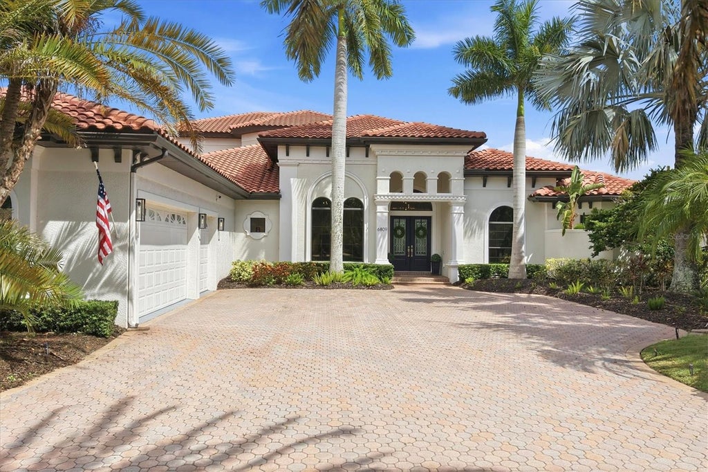 Photo of 6809 Belmont Court, Bradenton, FL 34202 (MLS # A4704028)