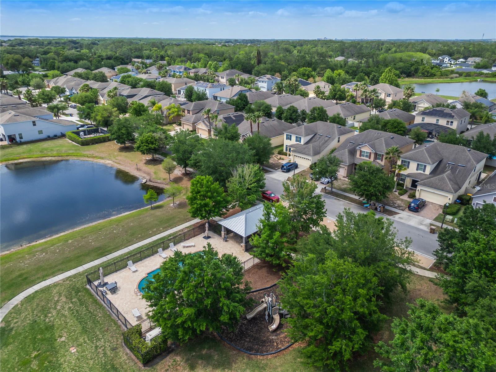 NOVA POINTE PH 2 - Residential