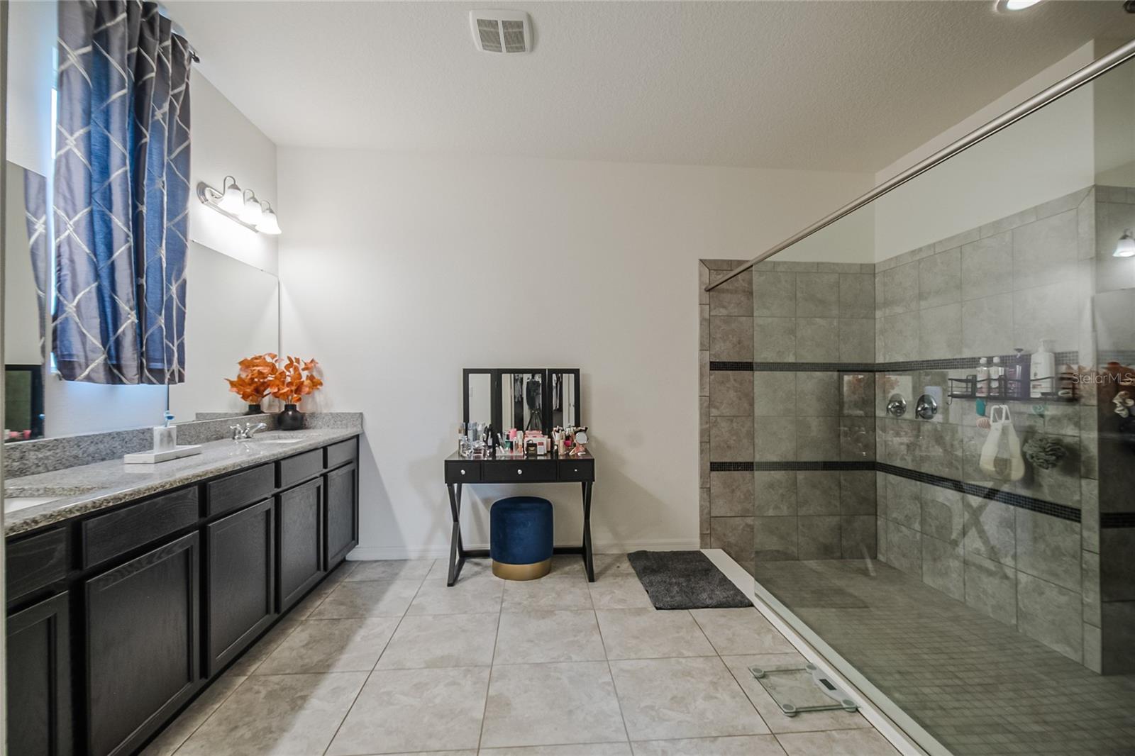 NOVA POINTE PH 2 - Residential