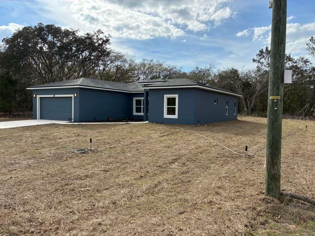 Photo of 30 Fisher Trace Run, Ocklawaha, FL 32179 (MLS # O6384348)