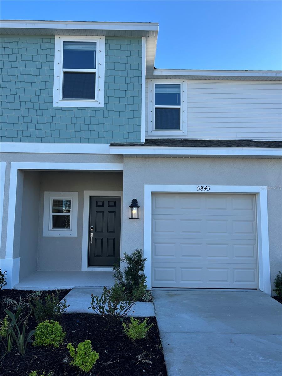 Beautiful townhome in a gated community, 1,412 square feet of living area, 3 bedrooms, 2 1/2 bathrooms. Kitchen, gathering room, half bath, and a garage on the first level. Master suite with a walk-in closet, additional two bedrooms, two full bathrooms, and a laundry closet upstairs. This property is 8 minutes from Nokomis Beach, 10 minutes to Pine View School, minutes from I-75 and all services.