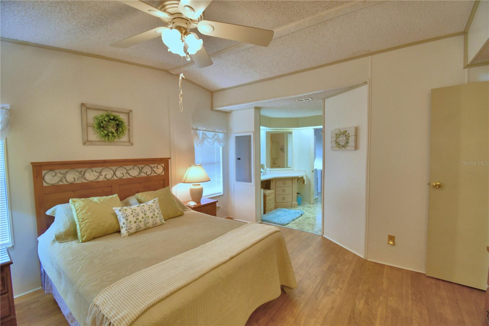 COLONNADES PH 1 - Residential