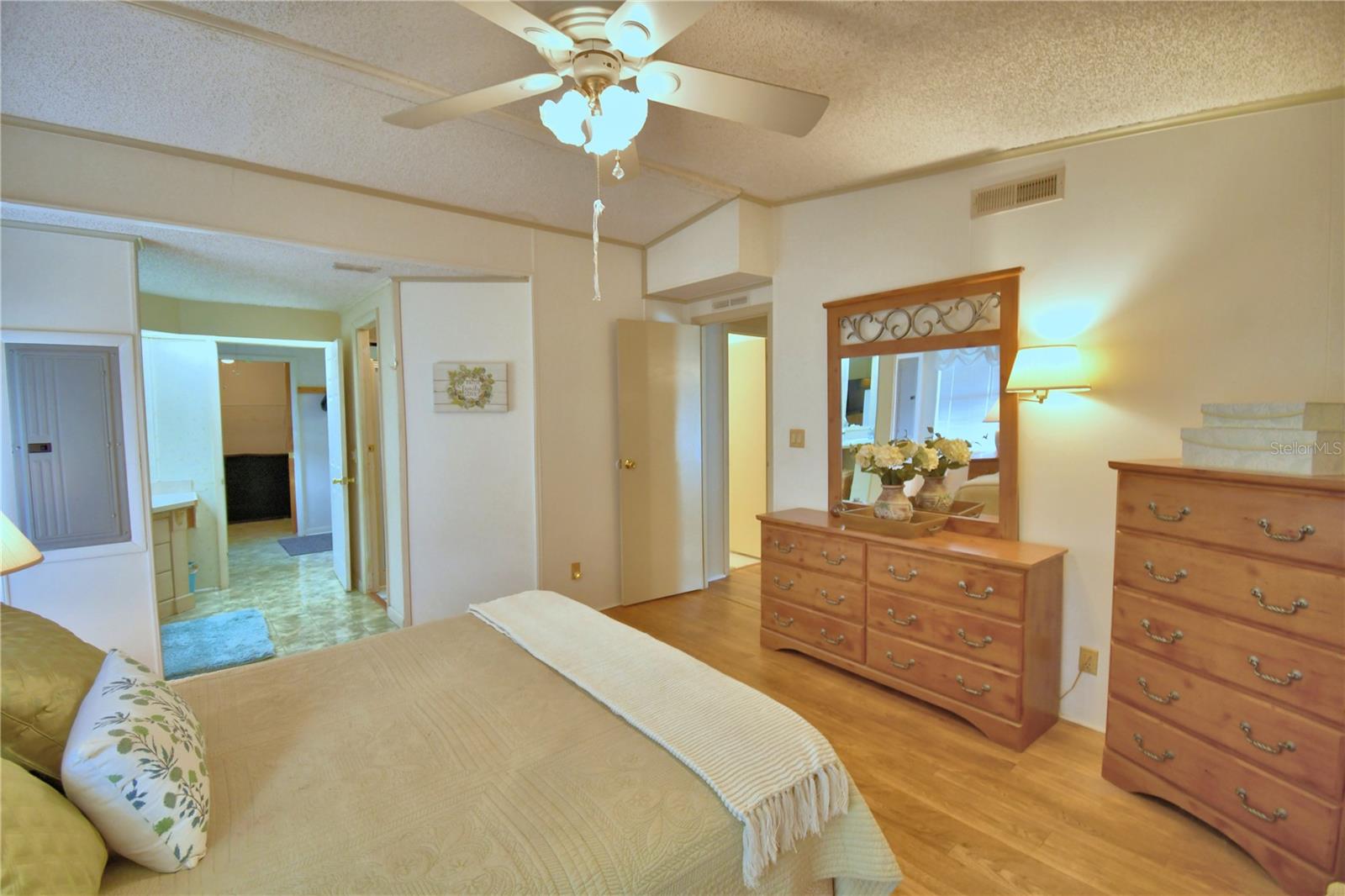 COLONNADES PH 1 - Residential