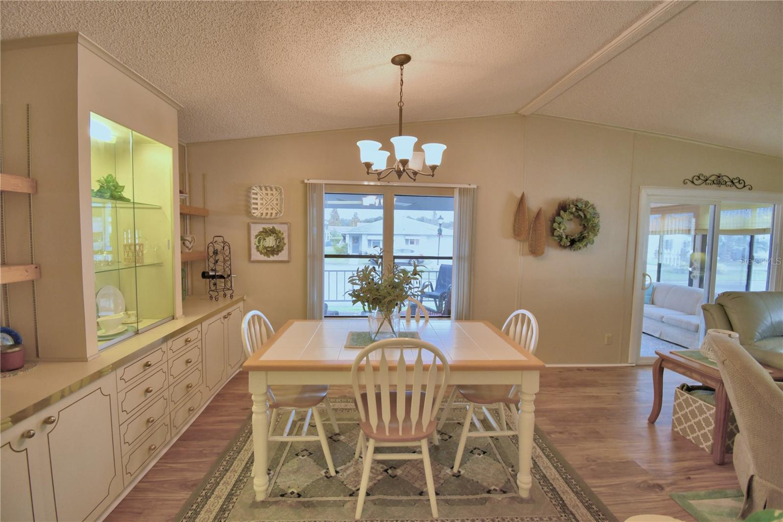 COLONNADES PH 1 - Residential