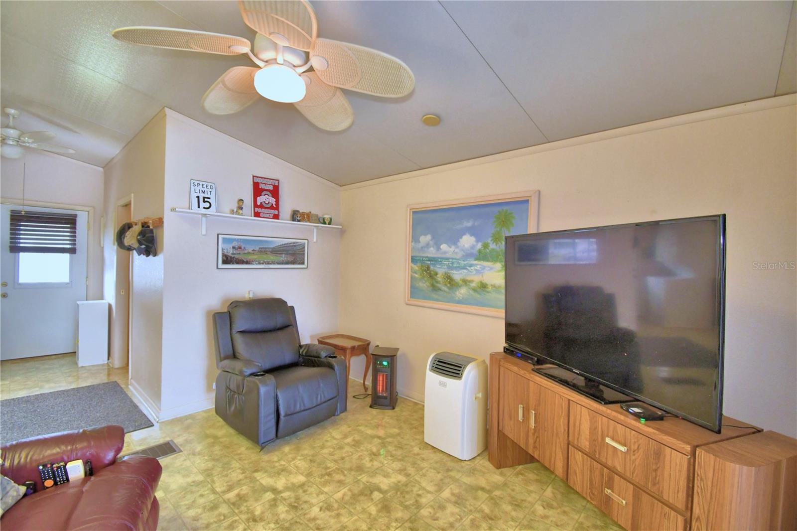 COLONNADES PH 1 - Residential