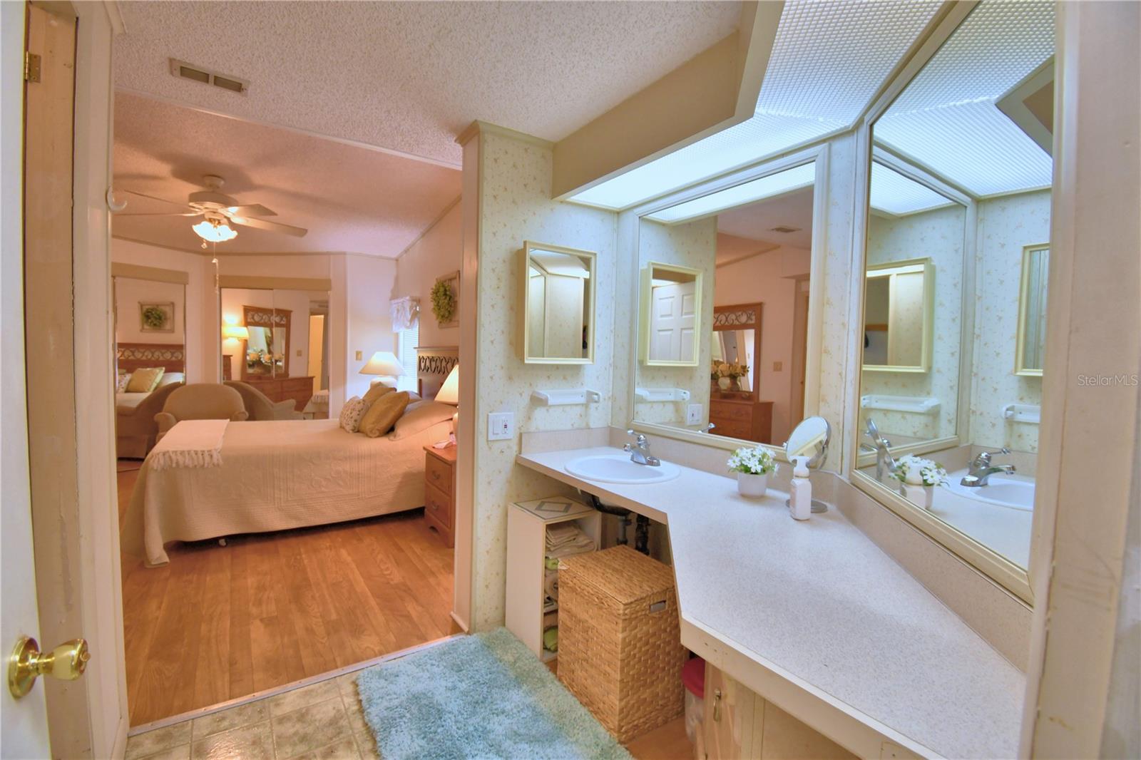 COLONNADES PH 1 - Residential