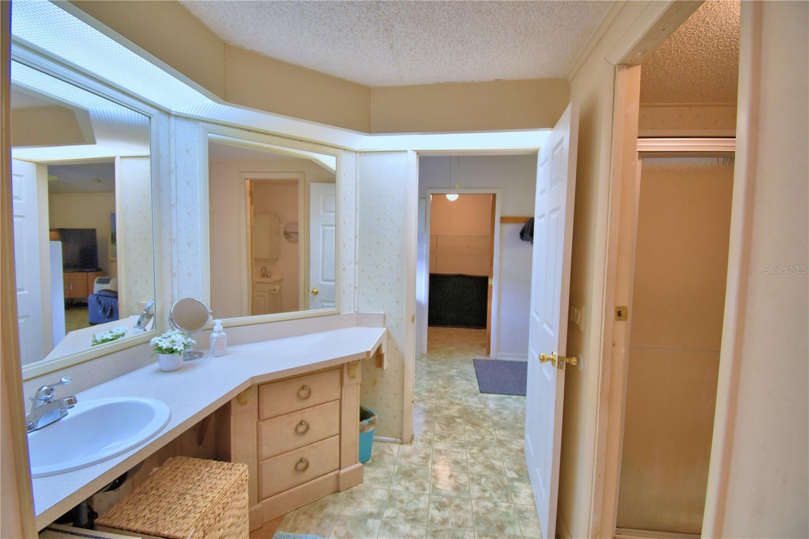 COLONNADES PH 1 - Residential