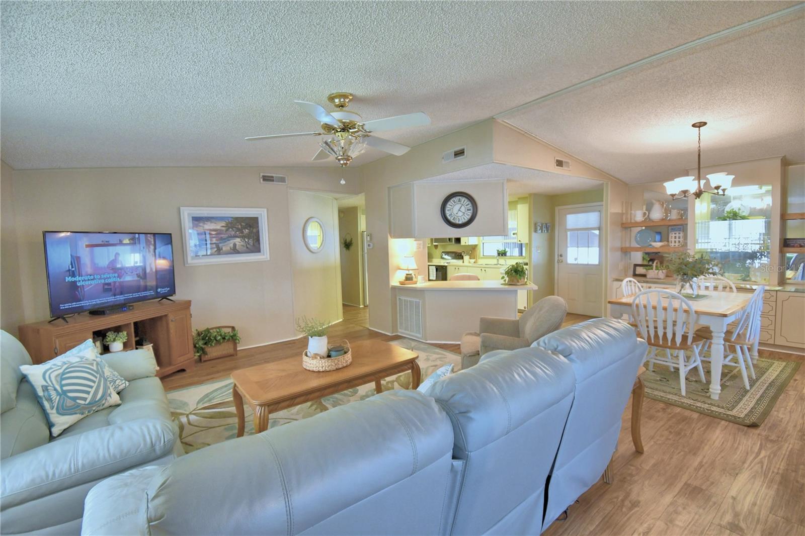 COLONNADES PH 1 - Residential