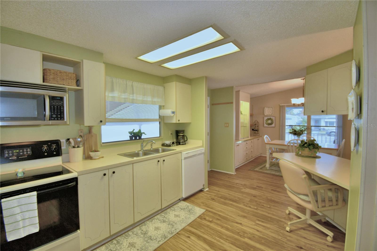 COLONNADES PH 1 - Residential