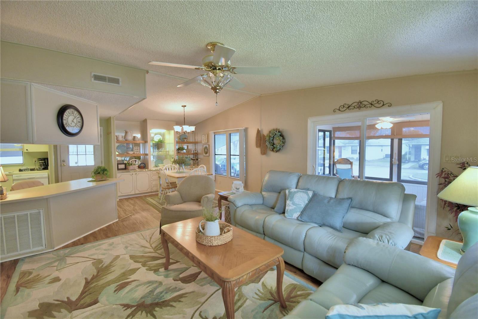 COLONNADES PH 1 - Residential