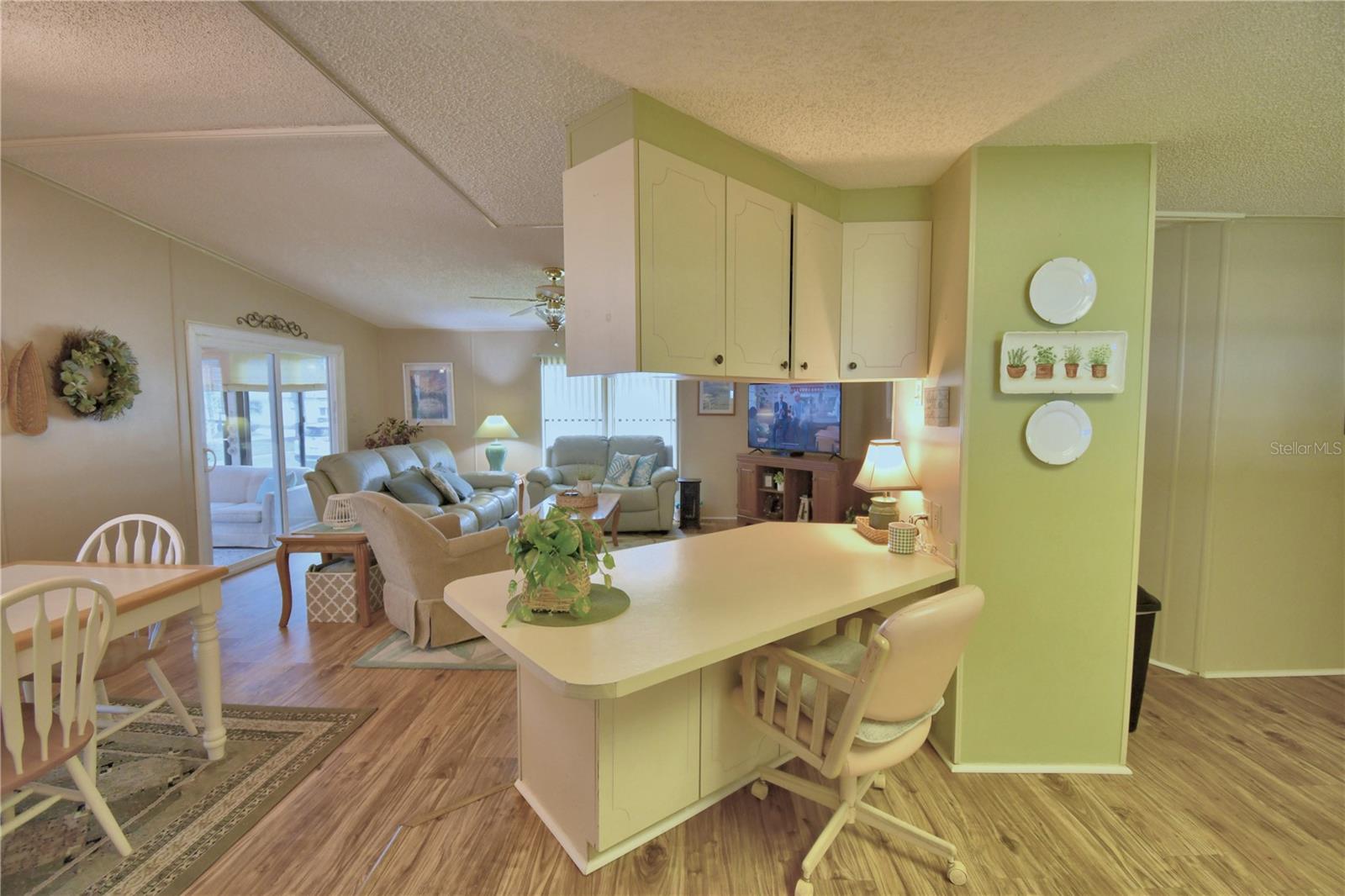 COLONNADES PH 1 - Residential