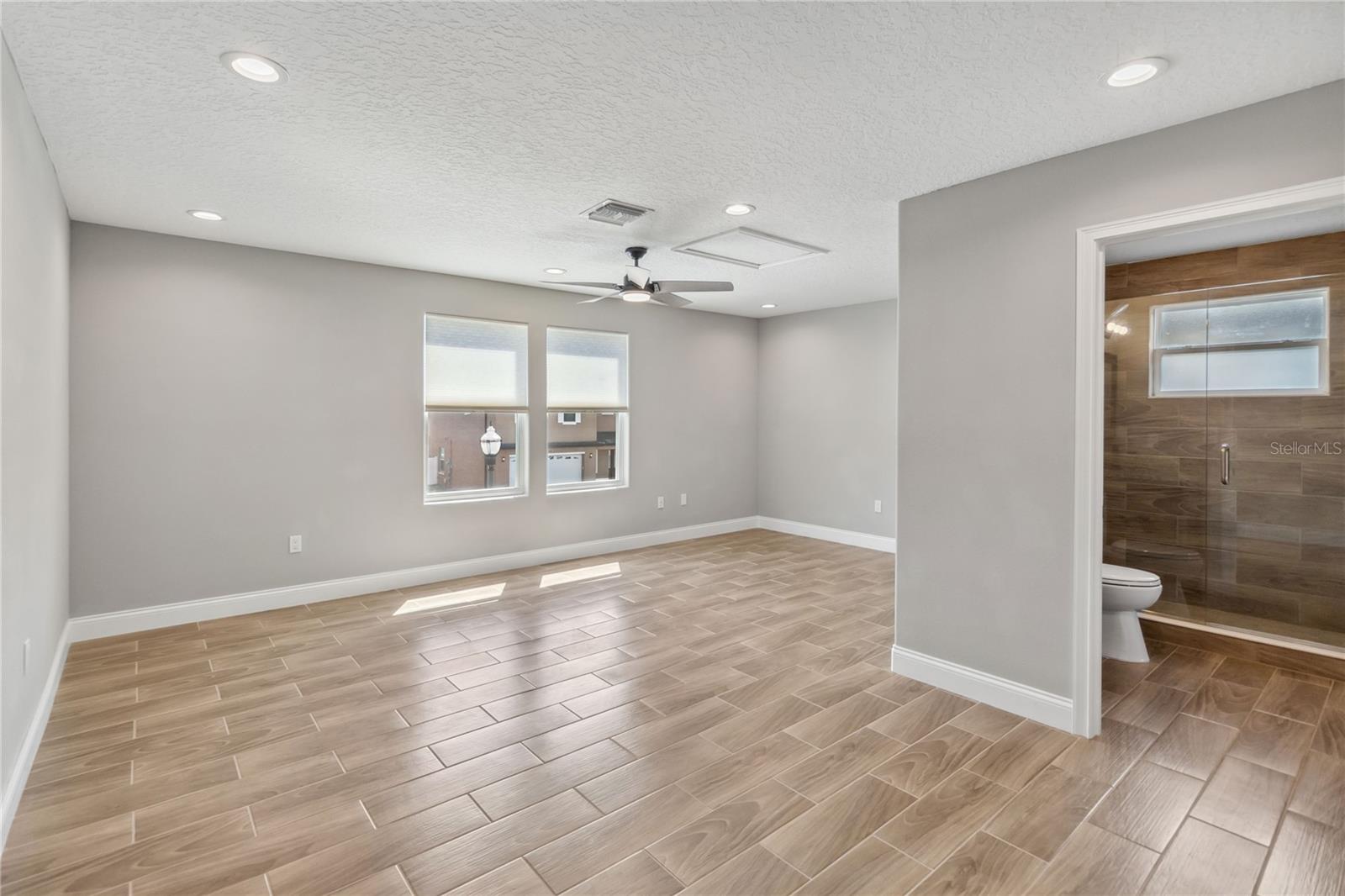 LANDING BAY - Residential Lease