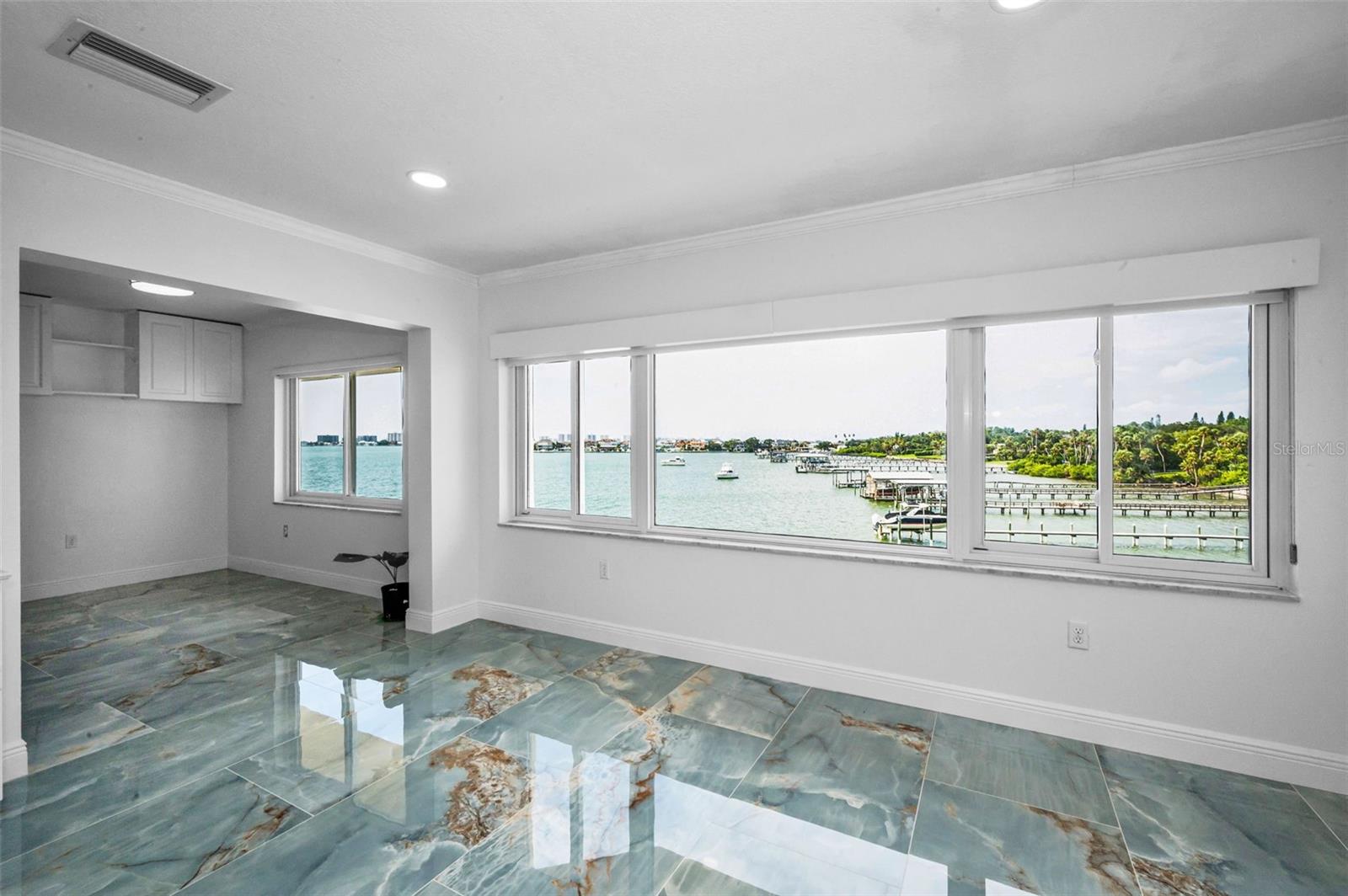 HARBOUR CLUB NO 3 - Residential