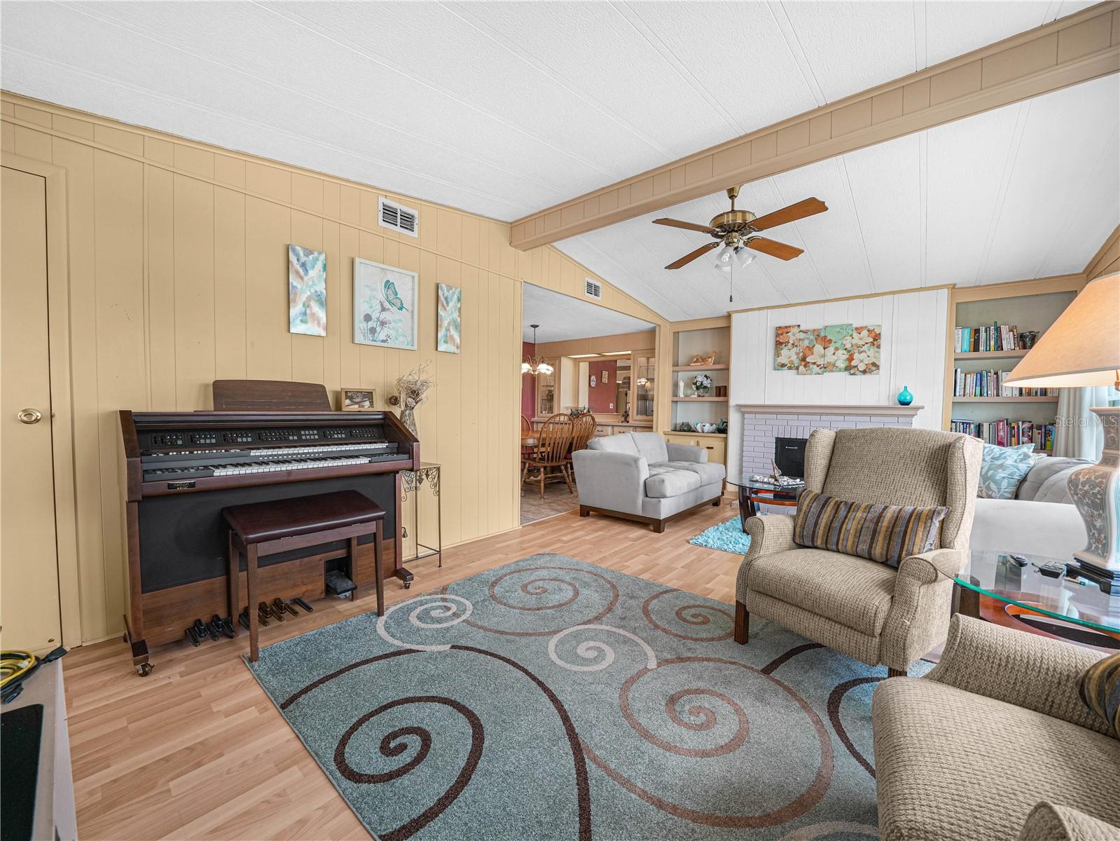 1632 FOXWAY DRIVE