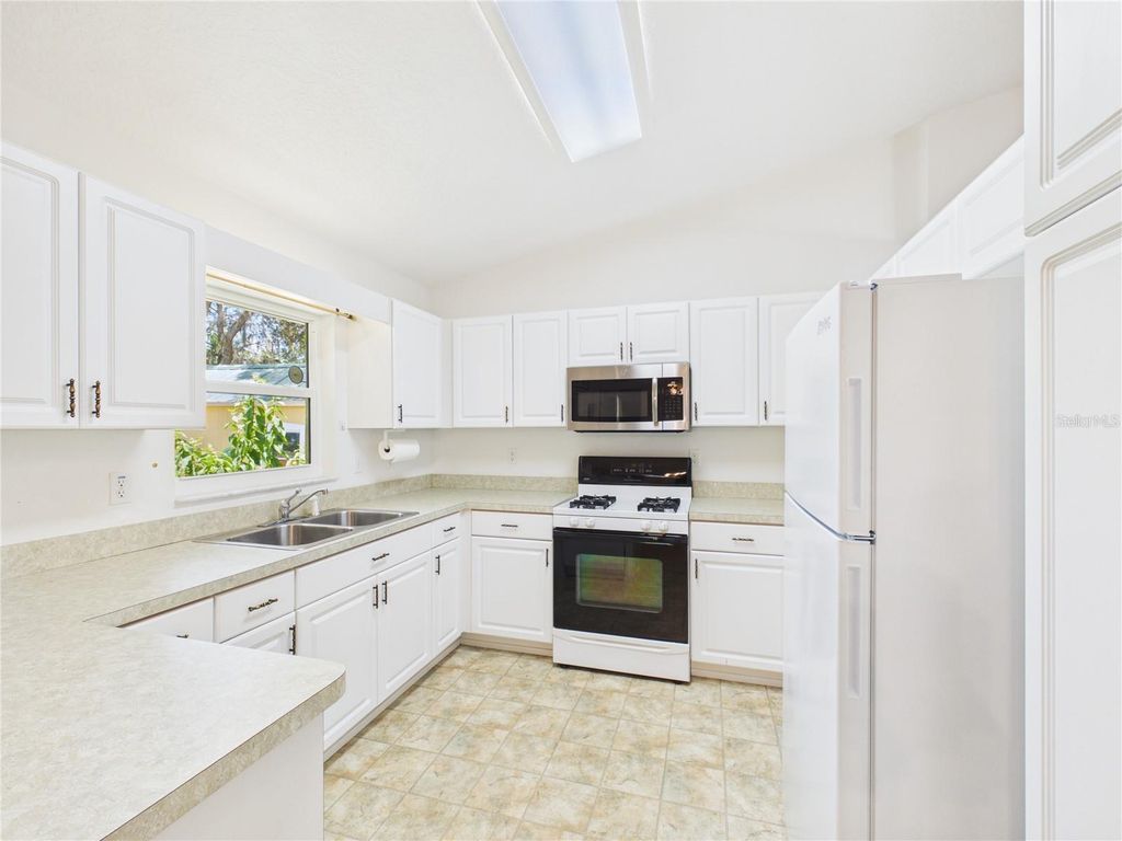 Photo of 11236 N Rain Point, Inglis, FL 34449 (MLS # OM727379)