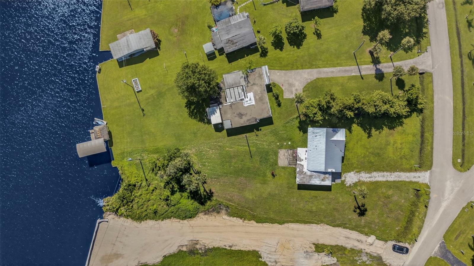 BELLE AIRE LAGOON - Residential