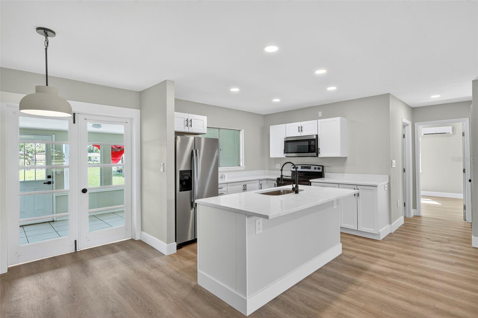 BELLE AIRE LAGOON - Residential