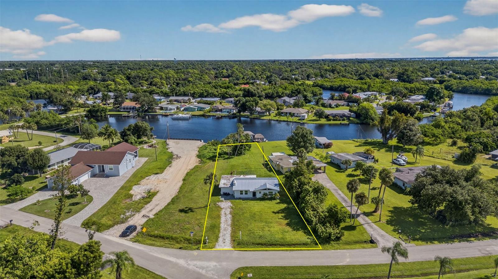 BELLE AIRE LAGOON - Residential