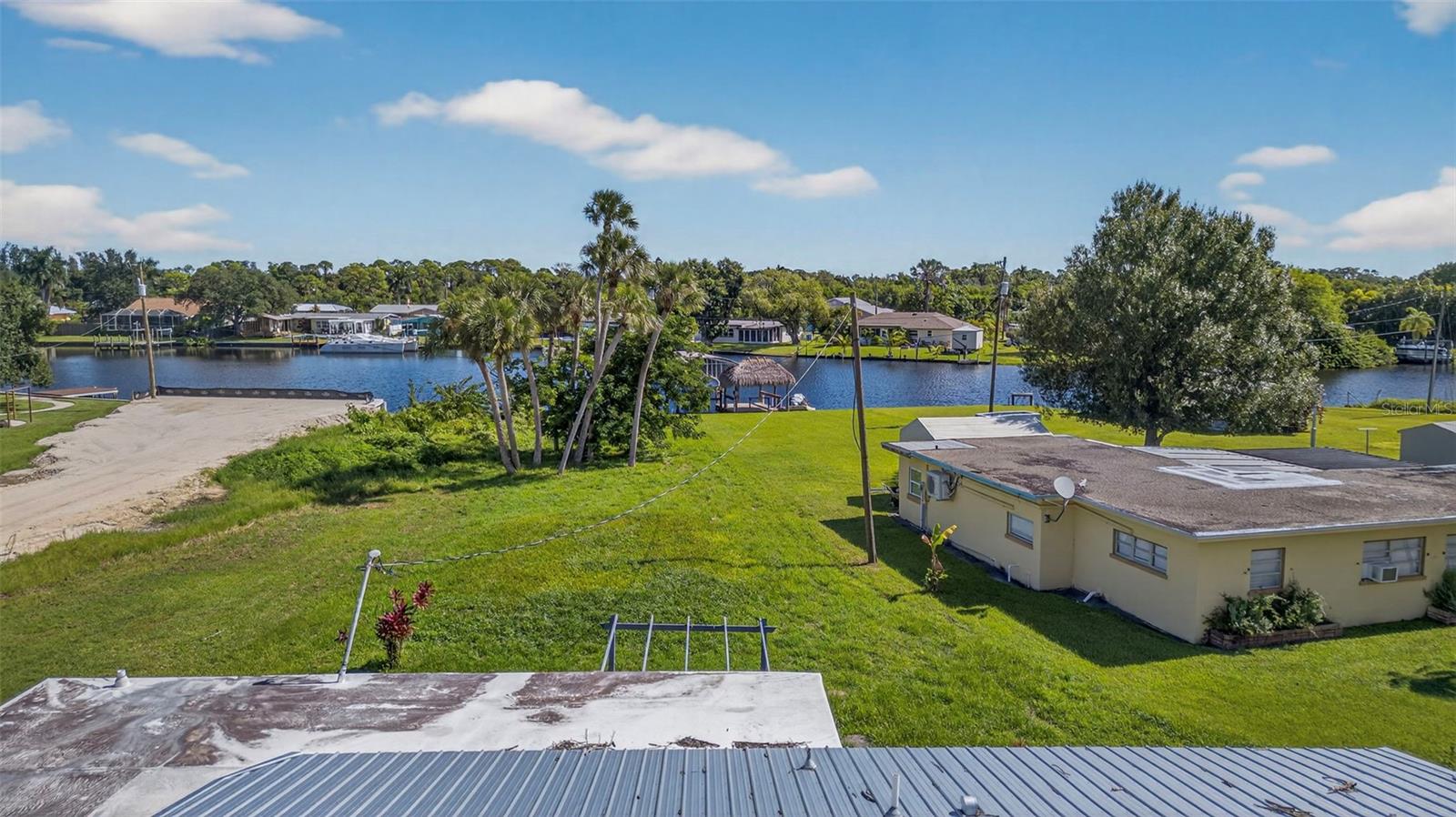 BELLE AIRE LAGOON - Residential