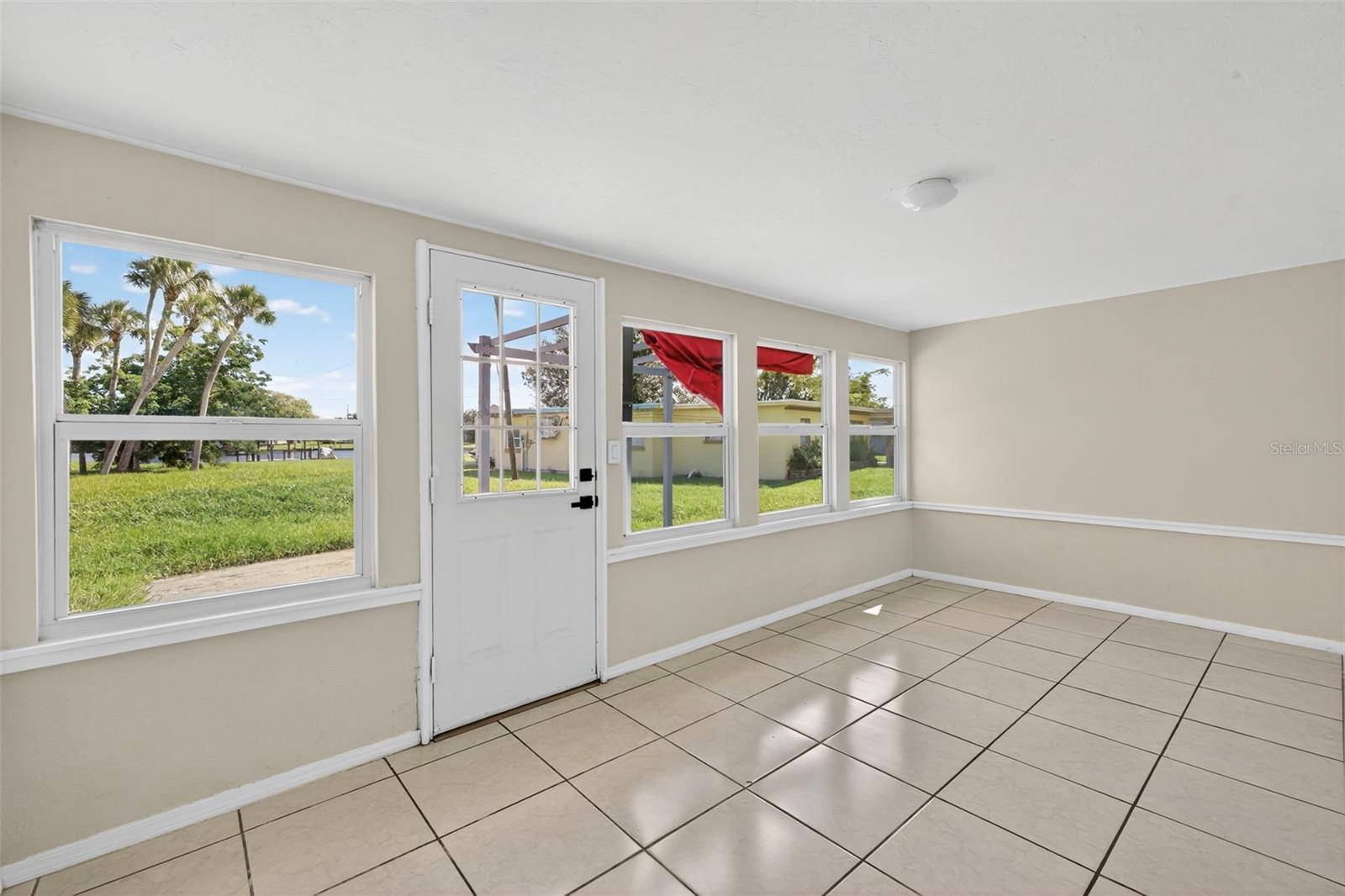 BELLE AIRE LAGOON - Residential