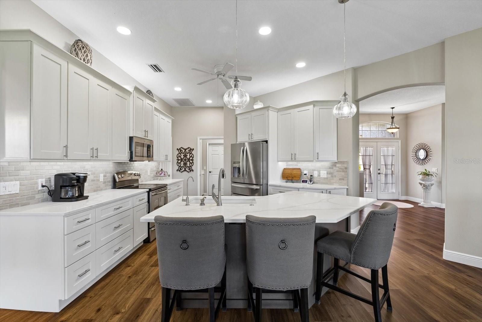 9921 LAUREL VALLEY AVENUE CIRCLE, BRADENTON, FL, 34202 3 9921 LAUREL VALLEY AVENUE CIRCLE