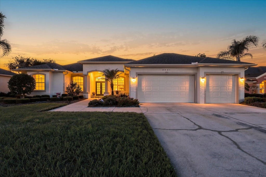 Photo of 9921 Laurel Valley Avenue Circle, Bradenton, FL 34202 (MLS # A4710557)