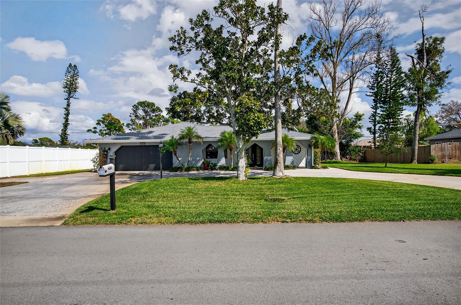 SOUTH VENICE - Residential