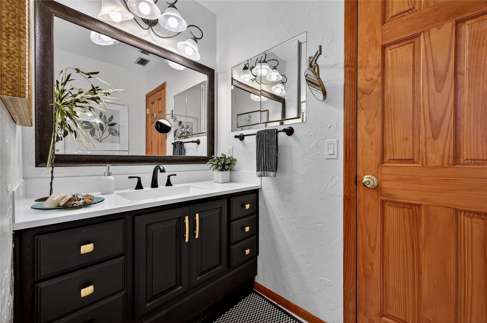 SOUTH VENICE - Residential