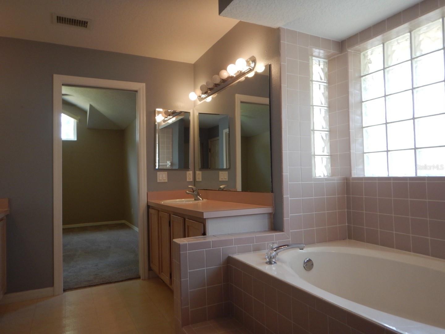 SILVER LAKE FOREST - Residential