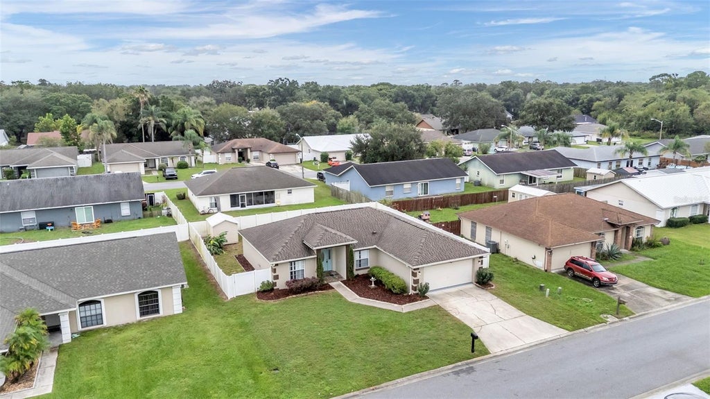 Photo of 5836 Daughtery Downs Loop, Lakeland, FL 33809 (MLS # A4708911)