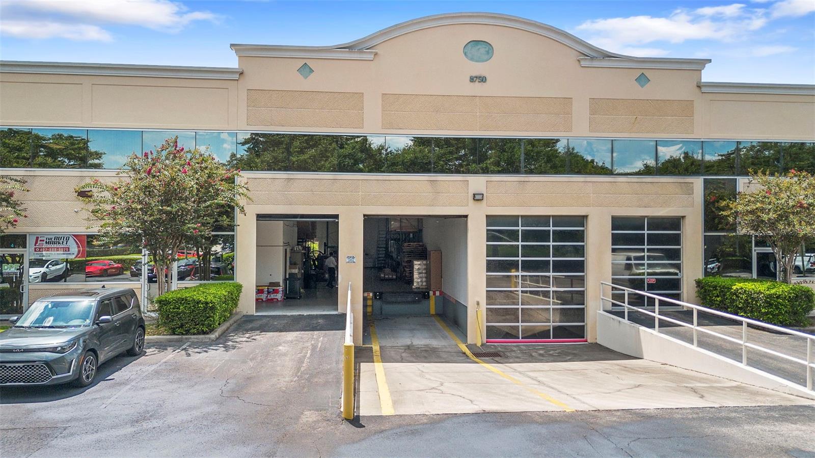 IPANEMA 03 SERVICE CENTER - Commercial Sale